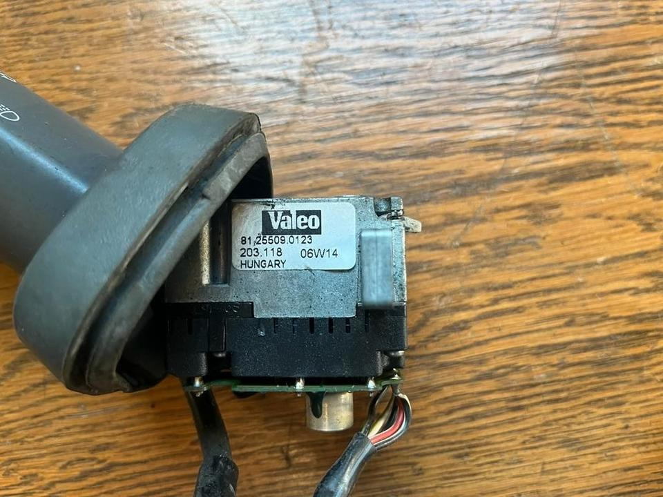 MAN Lenkstockschalter, Schalter, Schalhebel 81255090123 - Kormányoszlop kapcsoló - Teherautó: 2 kép. MAN Lenkstockschalter, Schalter, Schalhebel 81255090123 - Kormányoszlop kapcsoló - Teherautó: 2 kép.