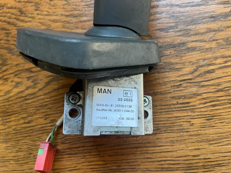 MAN Lenkstockschalter, Schalter, Schalhebel 81255090138 - Kormányoszlop kapcsoló - Teherautó: 2 kép. MAN Lenkstockschalter, Schalter, Schalhebel 81255090138 - Kormányoszlop kapcsoló - Teherautó: 2 kép.