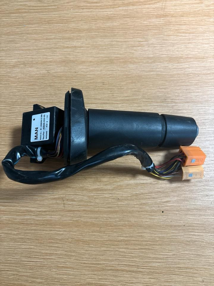 MAN Lenkstockschalter, Schalter, Schalthebel 81.25509-0188 - Kormányoszlop kapcsoló - Teherautó: 2 kép. MAN Lenkstockschalter, Schalter, Schalthebel 81.25509-0188 - Kormányoszlop kapcsoló - Teherautó: 2 kép.