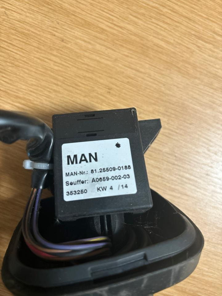 MAN Lenkstockschalter, Schalter, Schalthebel 81.25509-0188 - Kormányoszlop kapcsoló - Teherautó: 3 kép. MAN Lenkstockschalter, Schalter, Schalthebel 81.25509-0188 - Kormányoszlop kapcsoló - Teherautó: 3 kép.