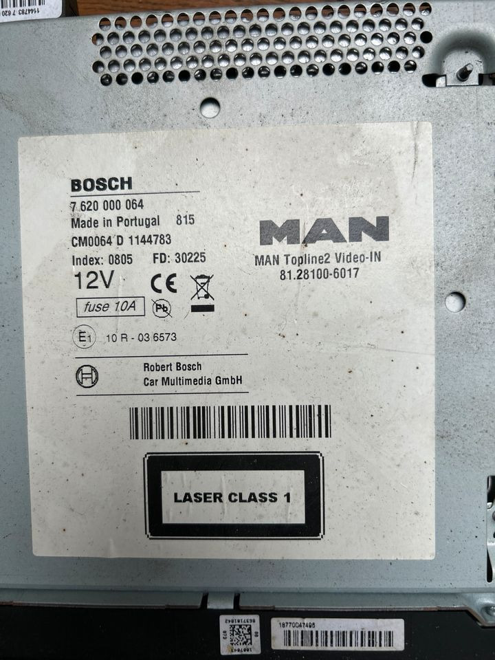 MAN Radio/Navigationssystem TGM BOSCH 81.28100-6017 - Navigációs rendszer - Teherautó: 3 kép. MAN Radio/Navigationssystem TGM BOSCH 81.28100-6017 - Navigációs rendszer - Teherautó: 3 kép.