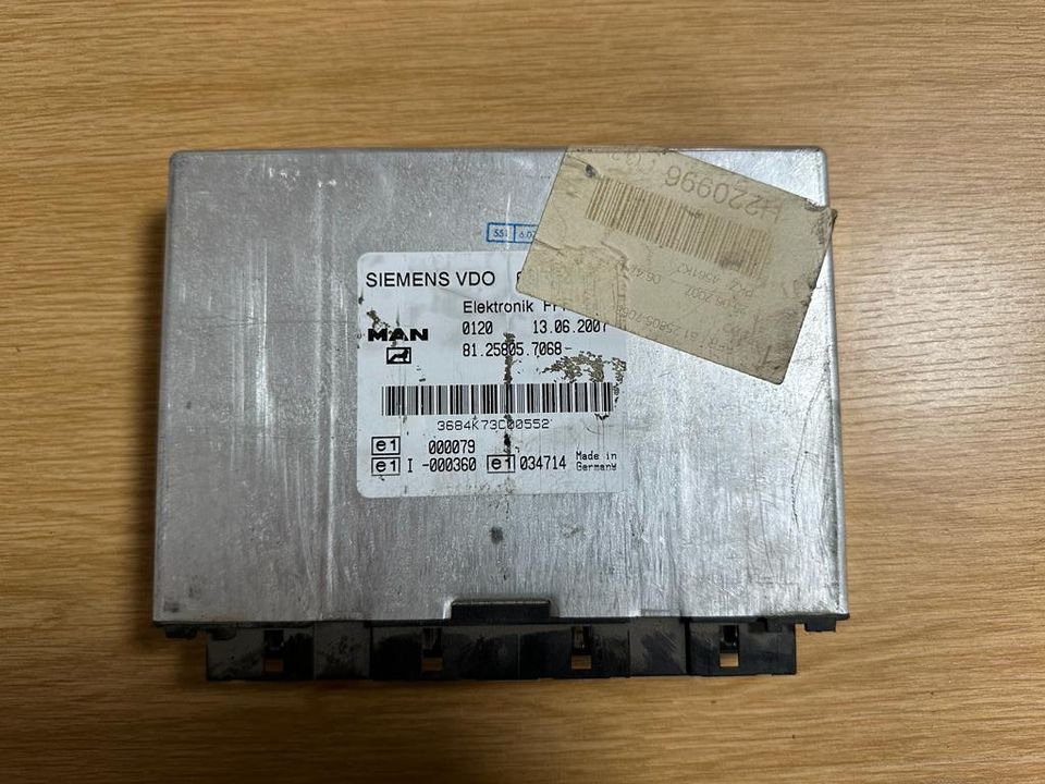 MAN SIEMENS VDO ELEKTRONIK FFR Steuergerät 81.25805.7068 - ECU - Egyéb gépek: 1 kép. MAN SIEMENS VDO ELEKTRONIK FFR Steuergerät 81.25805.7068 - ECU - Egyéb gépek: 1 kép.