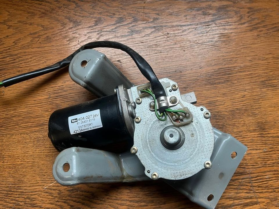 MAN Scheibenwischermotor Valeo 404.027 24V 81264016118 - Ablaktörlő - Teherautó: 1 kép. MAN Scheibenwischermotor Valeo 404.027 24V 81264016118 - Ablaktörlő - Teherautó: 1 kép.