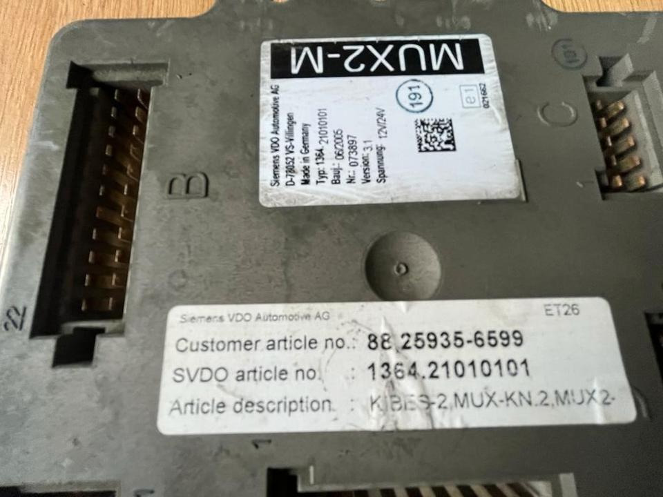 MAN Siemens VDO MUX2-M Steuergerät 88.25935-6599 - ECU - Teherautó: 2 kép. MAN Siemens VDO MUX2-M Steuergerät 88.25935-6599 - ECU - Teherautó: 2 kép.
