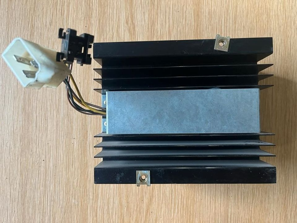 MAN Spannungswandler LINDENMAYR TYP 190 24V/12V 10A/7A - Elektromos rendszer - Teherautó: 3 kép. MAN Spannungswandler LINDENMAYR TYP 190 24V/12V 10A/7A - Elektromos rendszer - Teherautó: 3 kép.