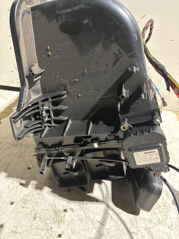 MAN TGA Innenraum Gebläse/Heizung 81.61900.6395 - Ventilátor - Teherautó: 4 kép. MAN TGA Innenraum Gebläse/Heizung 81.61900.6395 - Ventilátor - Teherautó: 4 kép.