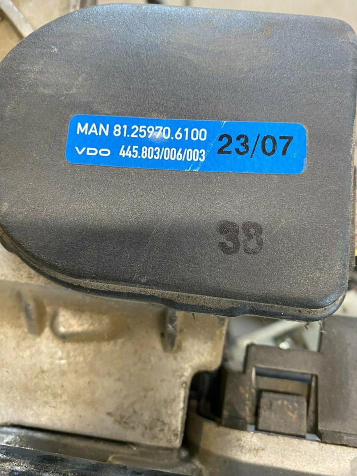 MAN TGA TGX Fußbremsventil Bremsventil 81.25970.6100 - Fékszelep - Teherautó: 4 kép. MAN TGA TGX Fußbremsventil Bremsventil 81.25970.6100 - Fékszelep - Teherautó: 4 kép.