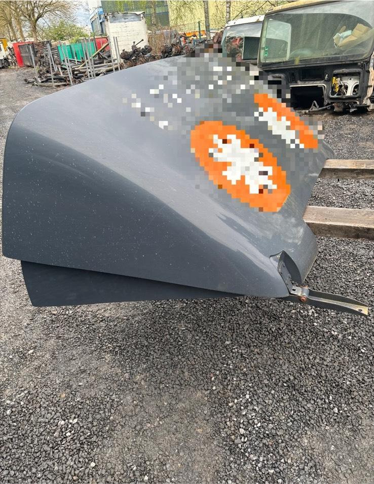 MAN TGL Dachspoiler - Sárvédő - Teherautó: 1 kép. MAN TGL Dachspoiler - Sárvédő - Teherautó: 1 kép.