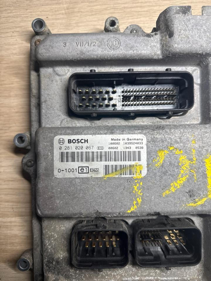 MAN TGL EU5 Motorsteuergerät 0281020067 - Elektromos rendszer - Teherautó: 3 kép. MAN TGL EU5 Motorsteuergerät 0281020067 - Elektromos rendszer - Teherautó: 3 kép.