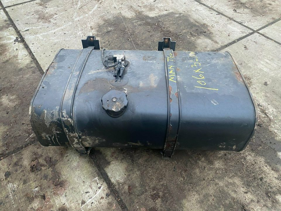 MAN TGL TGM Dieseltank Tank Tankbehälter - Üzemanyag tartály - Teherautó: 1 kép. MAN TGL TGM Dieseltank Tank Tankbehälter - Üzemanyag tartály - Teherautó: 1 kép.