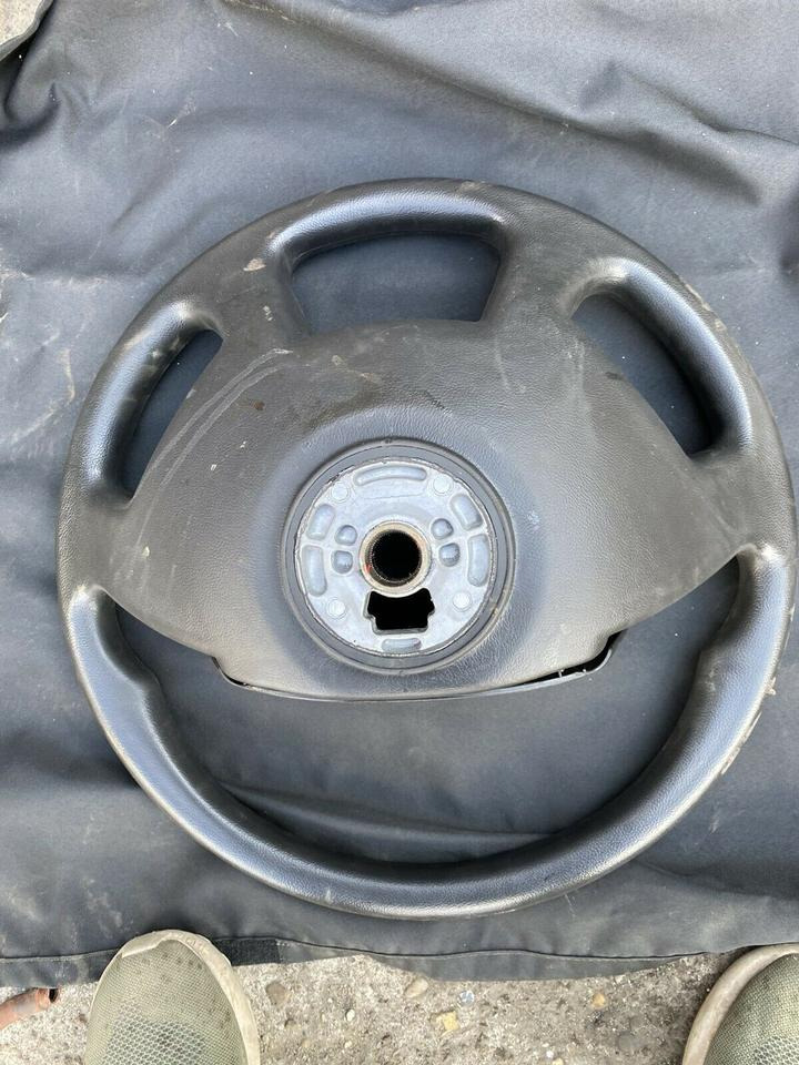 MAN TGL TGM Original Lenkrad Multifunktionslenkrad - Kormánykerék - Teherautó: 4 kép. MAN TGL TGM Original Lenkrad Multifunktionslenkrad - Kormánykerék - Teherautó: 4 kép.