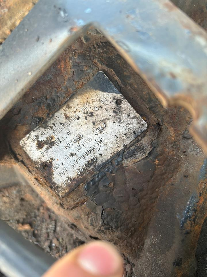 MAN TGM Hinterachse 15-Tonner 37:9 / 81.35010.6167 - Hátsó tengely - Teherautó: 5 kép. MAN TGM Hinterachse 15-Tonner 37:9 / 81.35010.6167 - Hátsó tengely - Teherautó: 5 kép.