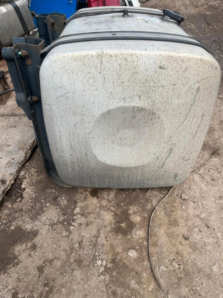 MAN TGX EU6 RN002 Dieseltank Tank Tankbehälter 460L - Üzemanyag tartály - Teherautó: 4 kép. MAN TGX EU6 RN002 Dieseltank Tank Tankbehälter 460L - Üzemanyag tartály - Teherautó: 4 kép.