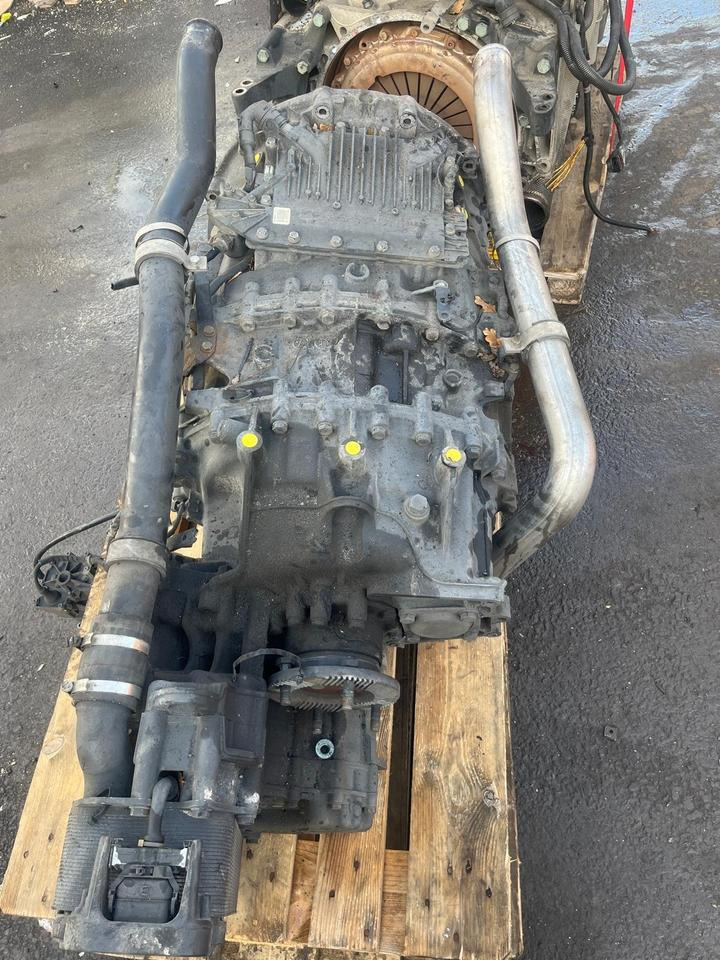 MAN TGX Getriebe ZF 12 AS 2331 TD mit Intarder 3 - Sebességváltó - Teherautó: 3 kép. MAN TGX Getriebe ZF 12 AS 2331 TD mit Intarder 3 - Sebességváltó - Teherautó: 3 kép.