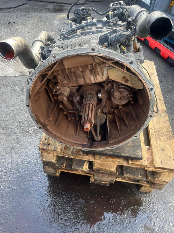 MAN TGX Getriebe ZF 12 AS 2331 TD mit Intarder 3 - Sebességváltó - Teherautó: 1 kép. MAN TGX Getriebe ZF 12 AS 2331 TD mit Intarder 3 - Sebességváltó - Teherautó: 1 kép.