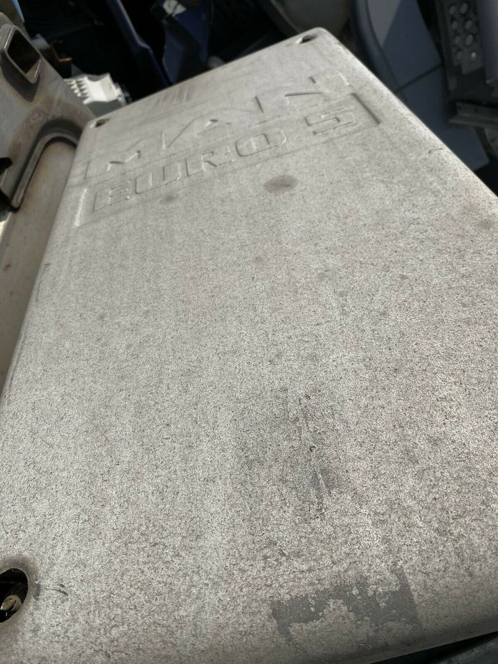 MAN TGX Schalldämpfer Auspuff EURO 5: 81 15103 0039 - Hangtompító - Teherautó: 4 kép. MAN TGX Schalldämpfer Auspuff EURO 5: 81 15103 0039 - Hangtompító - Teherautó: 4 kép.