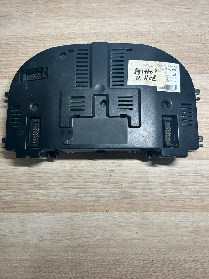 MAN Tacho / Kombiinstrument 81.27202-6249 - Műszerfal - Teherautó: 3 kép. MAN Tacho / Kombiinstrument 81.27202-6249 - Műszerfal - Teherautó: 3 kép.