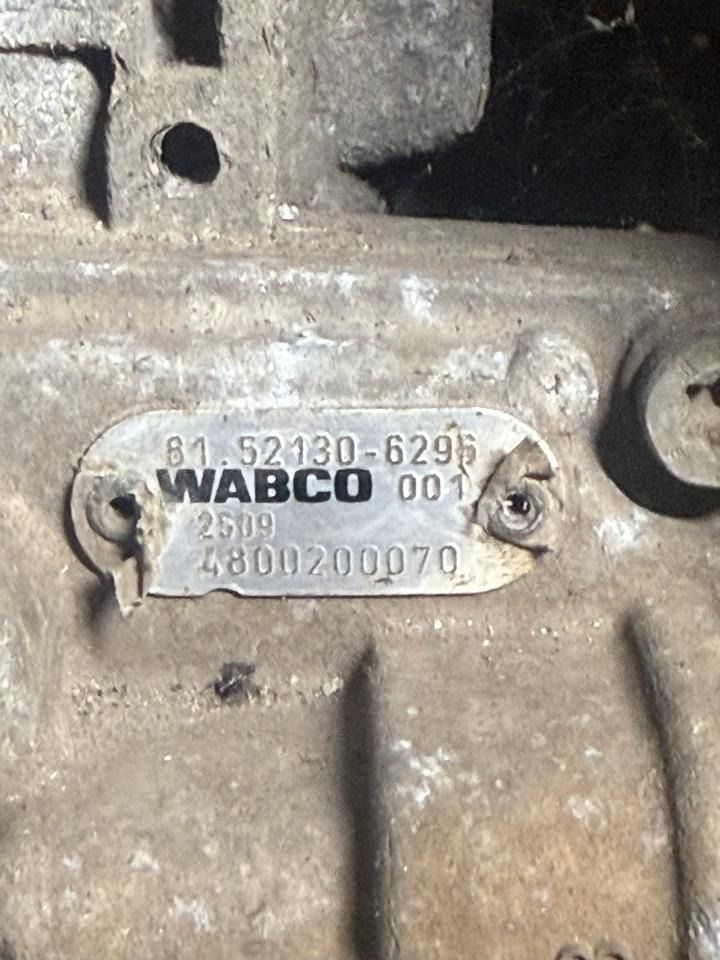 MAN WABCO Fußbremsventil 4800200070 81.52130-6295 - Fék alkatrészek - Teherautó: 3 kép. MAN WABCO Fußbremsventil 4800200070 81.52130-6295 - Fék alkatrészek - Teherautó: 3 kép.
