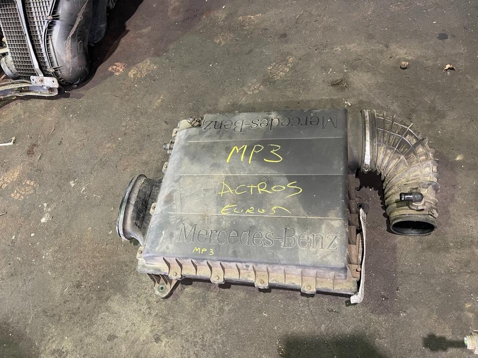 MERCEDES ACTROS MP3 Luftfilter Luftfilterkasten - Levegőszűrő - Teherautó: 1 kép. MERCEDES ACTROS MP3 Luftfilter Luftfilterkasten - Levegőszűrő - Teherautó: 1 kép.