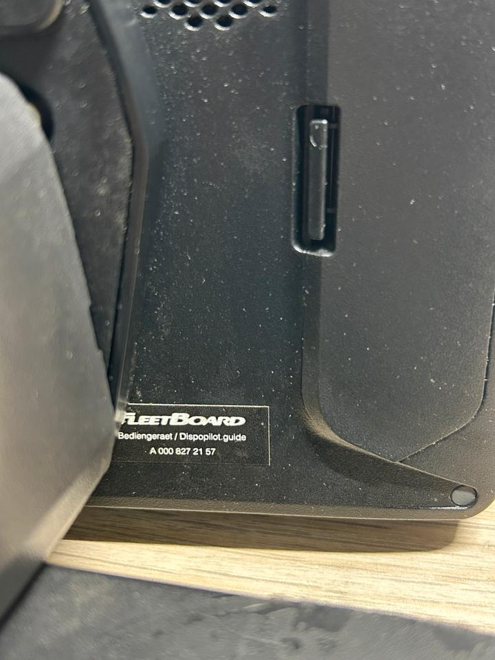 Mercedes Actros MP4 FleetBoard Monitor Display A0008272157 - Tachográf - Teherautó: 4 kép. Mercedes Actros MP4 FleetBoard Monitor Display A0008272157 - Tachográf - Teherautó: 4 kép.