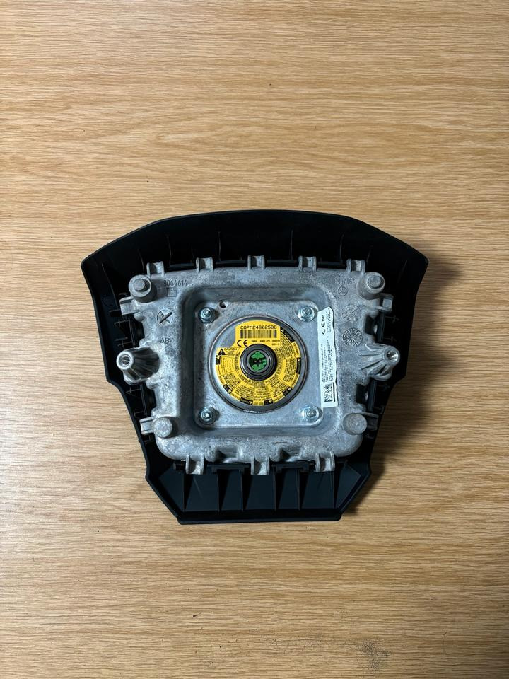 Mercedes Actros MP4 Lenkradairbag - Kormánykerék - Teherautó: 2 kép. Mercedes Actros MP4 Lenkradairbag - Kormánykerék - Teherautó: 2 kép.