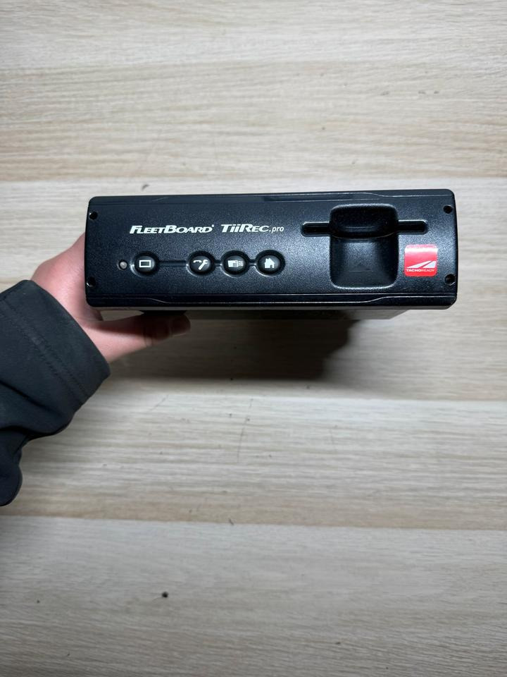 Mercedes Actros MP4 Tachograph Fleetboard A0004462260 - Tachográf - Teherautó: 3 kép. Mercedes Actros MP4 Tachograph Fleetboard A0004462260 - Tachográf - Teherautó: 3 kép.