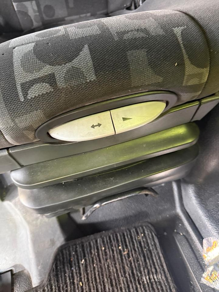 Mercedes Atego 3 Beifahrersitz mit Luft - Ülés - Teherautó: 5 kép. Mercedes Atego 3 Beifahrersitz mit Luft - Ülés - Teherautó: 5 kép.