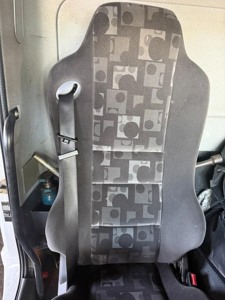 Mercedes Atego 3 Beifahrersitz mit Luft - Ülés - Teherautó: 4 kép. Mercedes Atego 3 Beifahrersitz mit Luft - Ülés - Teherautó: 4 kép.