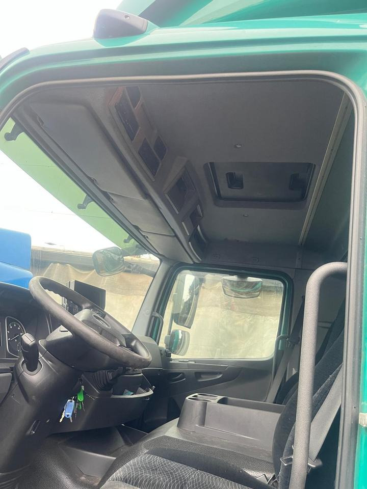 Mercedes Atego 4 1524 komplette Kabine ohne elektrische Geräte - Fülke - Teherautó: 5 kép. Mercedes Atego 4 1524 komplette Kabine ohne elektrische Geräte - Fülke - Teherautó: 5 kép.