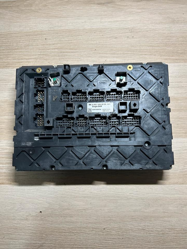 Mercedes Atego 4 EU6 Sicherungskasten A0014465858 - Biztosíték: 3 kép. Mercedes Atego 4 EU6 Sicherungskasten A0014465858 - Biztosíték: 3 kép.