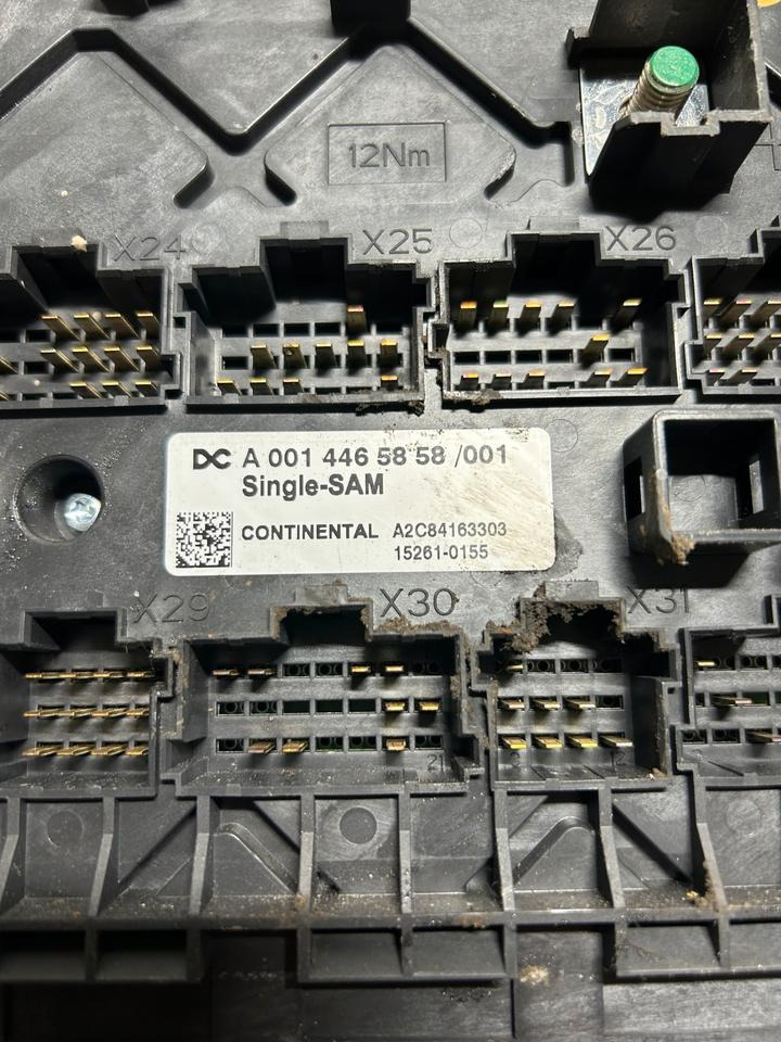 Mercedes Atego 4 EU6 Sicherungskasten A0014465858 - Biztosíték: 4 kép. Mercedes Atego 4 EU6 Sicherungskasten A0014465858 - Biztosíték: 4 kép.