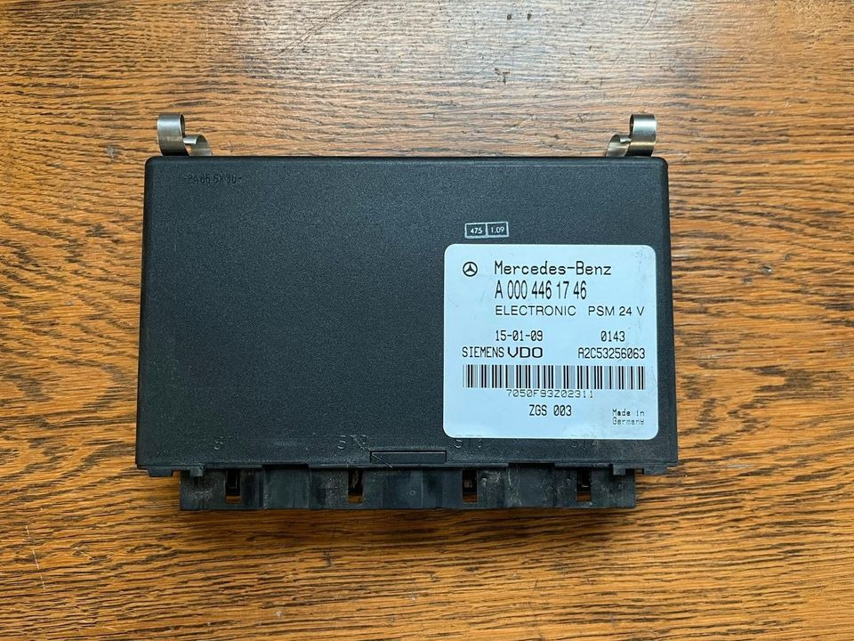 Mercedes Atego Elektronik PSM Steuergerät A 000 446 17 46 - ECU - Teherautó: 1 kép. Mercedes Atego Elektronik PSM Steuergerät A 000 446 17 46 - ECU - Teherautó: 1 kép.