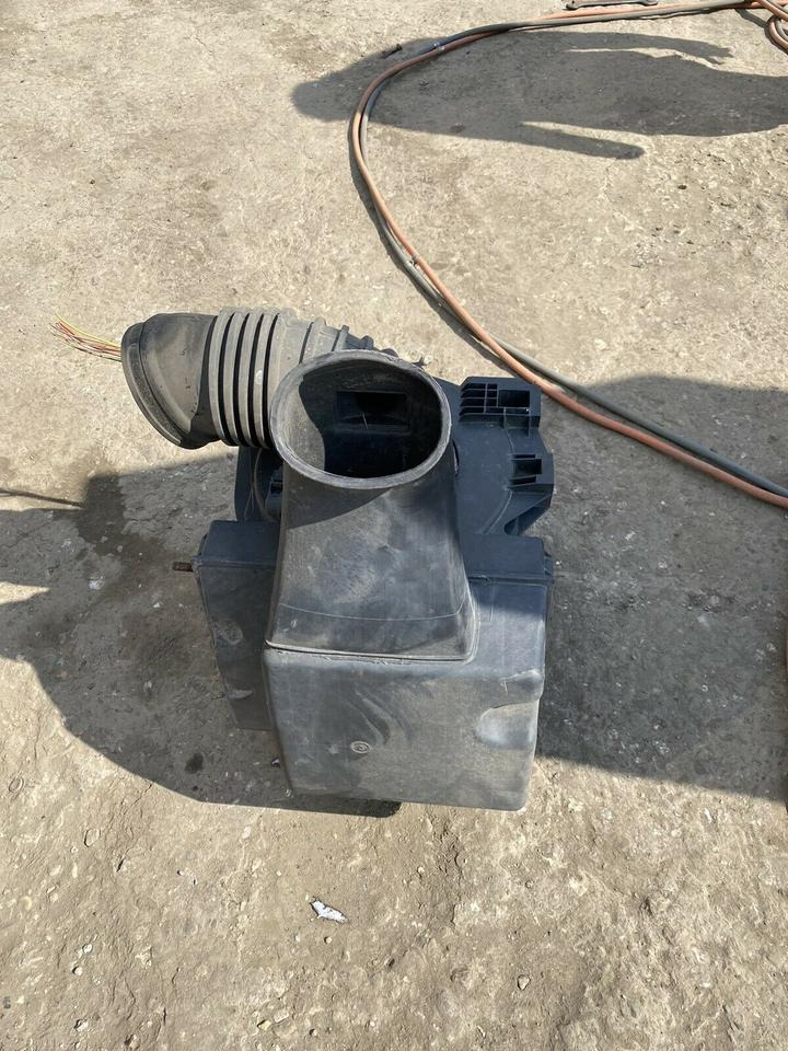 Mercedes Atego Luftfilterkasten Luftfilter Gehäuse A 973 528 06 0 - Levegőszűrő - Teherautó: 5 kép. Mercedes Atego Luftfilterkasten Luftfilter Gehäuse A 973 528 06 0 - Levegőszűrő - Teherautó: 5 kép.