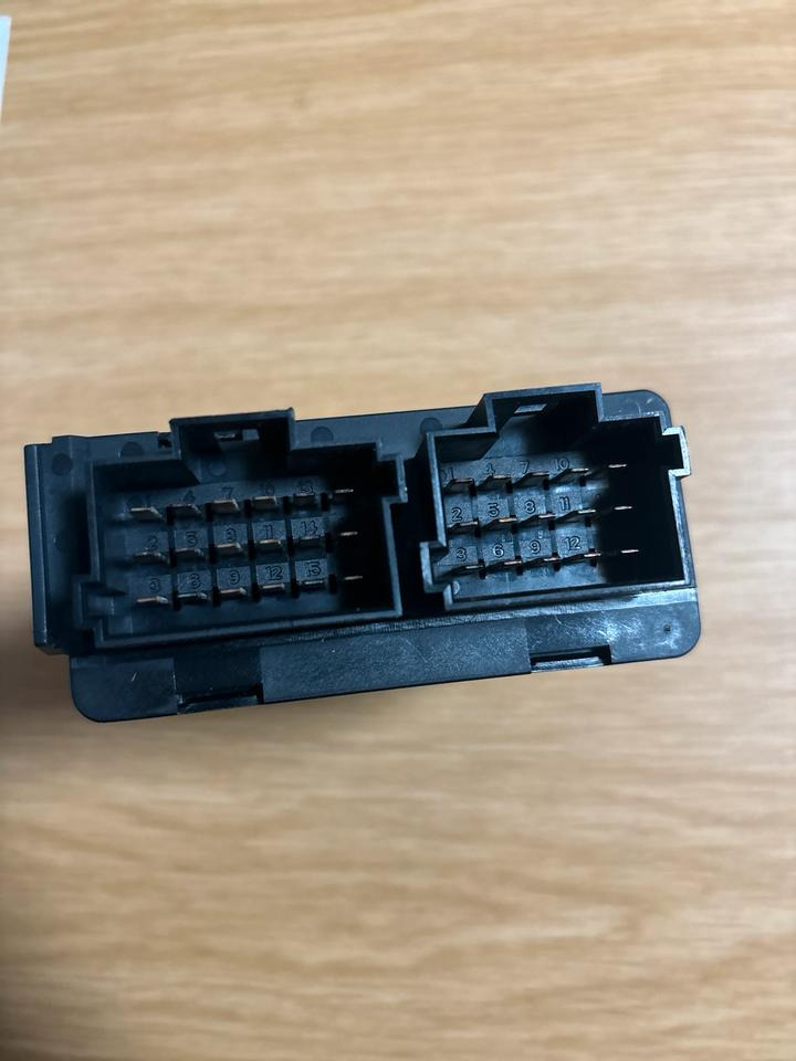 Mercedes Benz Actros MP 3 VDO HPS Steuergerät A0004461931 - ECU - Teherautó: 3 kép. Mercedes Benz Actros MP 3 VDO HPS Steuergerät A0004461931 - ECU - Teherautó: 3 kép.