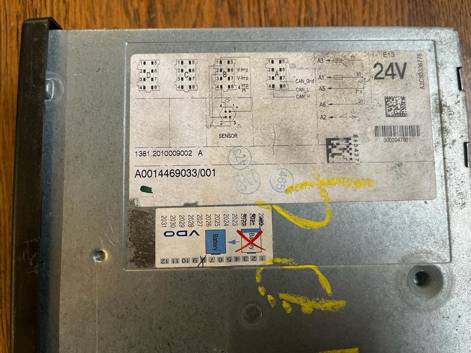 Mercedes-Benz Actros MP4 VDO Tachograph A0014469033 - Tachográf - Teherautó: 2 kép. Mercedes-Benz Actros MP4 VDO Tachograph A0014469033 - Tachográf - Teherautó: 2 kép.