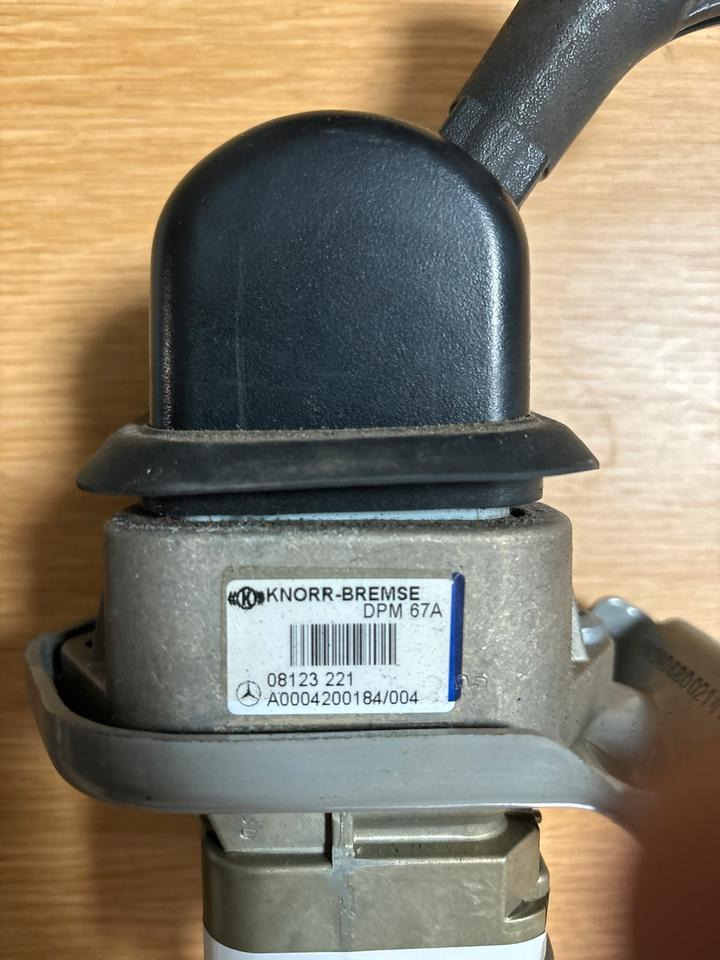 Mercedes KNORR-BREMSE Bremsventil Handbremsventil A0004200184 - Sebességváltó kar - Teherautó: 3 kép. Mercedes KNORR-BREMSE Bremsventil Handbremsventil A0004200184 - Sebességváltó kar - Teherautó: 3 kép.