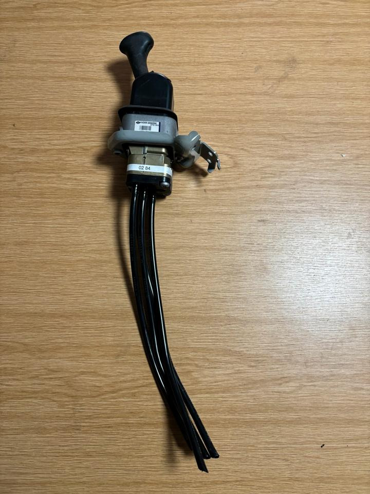 Mercedes KNORR-BREMSE Bremsventil Handbremsventil A0004200284 - Fékszelep - Teherautó: 1 kép. Mercedes KNORR-BREMSE Bremsventil Handbremsventil A0004200284 - Fékszelep - Teherautó: 1 kép.