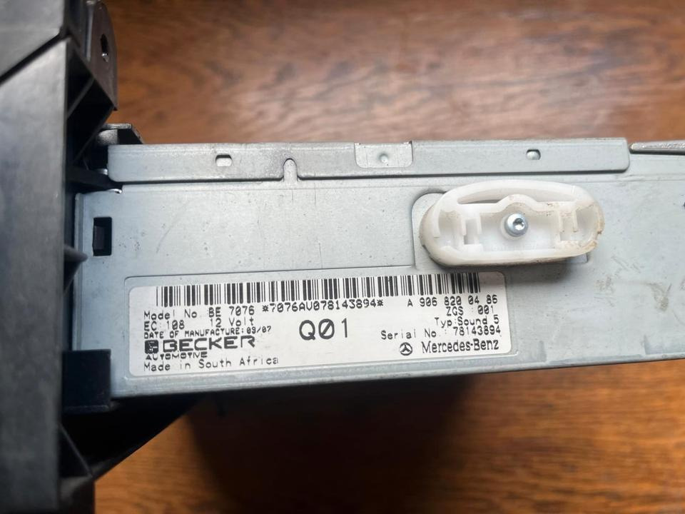 Mercedes Sprinter CD Radio 12V A9068200486 - Fülke és belső tér - Teherautó: 2 kép. Mercedes Sprinter CD Radio 12V A9068200486 - Fülke és belső tér - Teherautó: 2 kép.