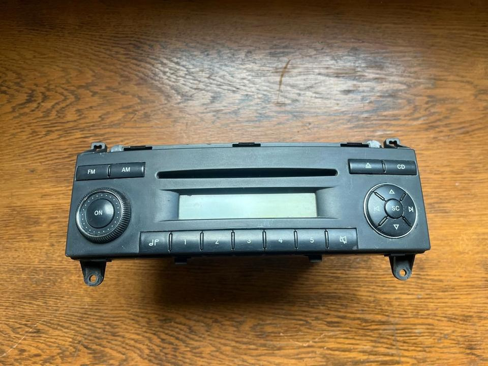 Mercedes Sprinter CD Radio 12V A9068200486 - Fülke és belső tér - Teherautó: 1 kép. Mercedes Sprinter CD Radio 12V A9068200486 - Fülke és belső tér - Teherautó: 1 kép.
