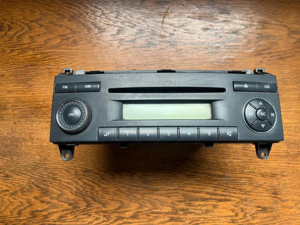 Mercedes Sprinter CD Radio 12V A9068200886 - Fülke és belső tér - Teherautó: 1 kép. Mercedes Sprinter CD Radio 12V A9068200886 - Fülke és belső tér - Teherautó: 1 kép.