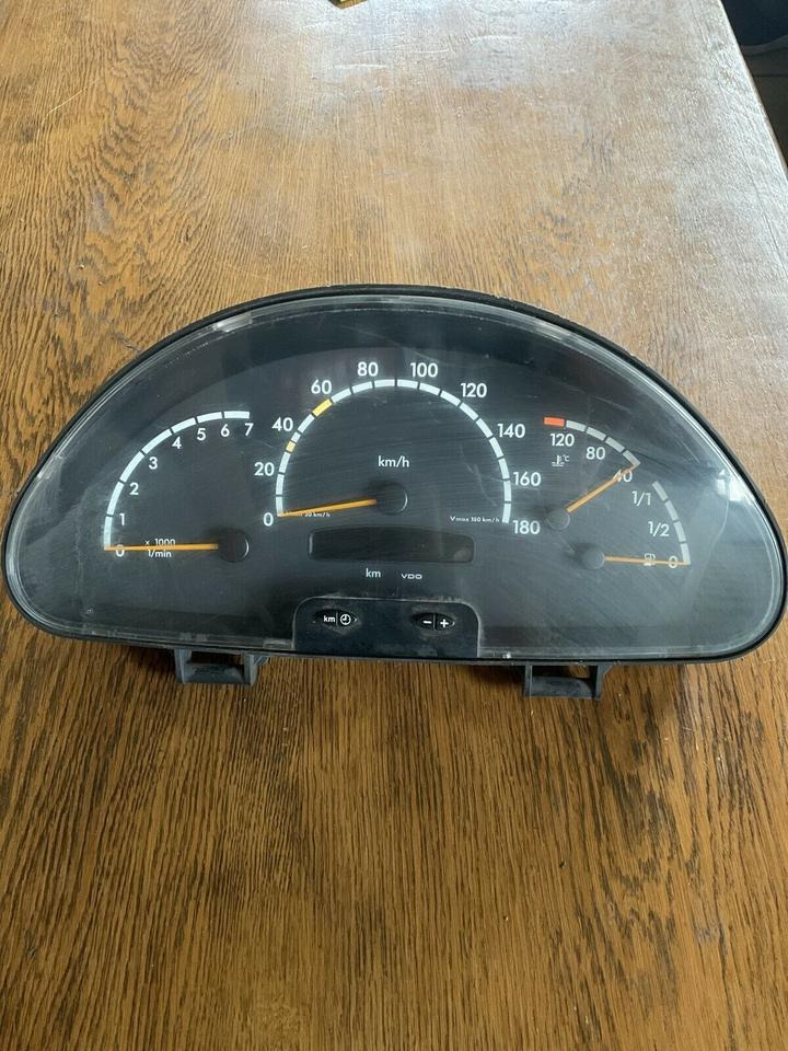 Mercedes Sprinter Tacho Kombiinstrument A0004467121 - Tachográf - Teherautó: 1 kép. Mercedes Sprinter Tacho Kombiinstrument A0004467121 - Tachográf - Teherautó: 1 kép.