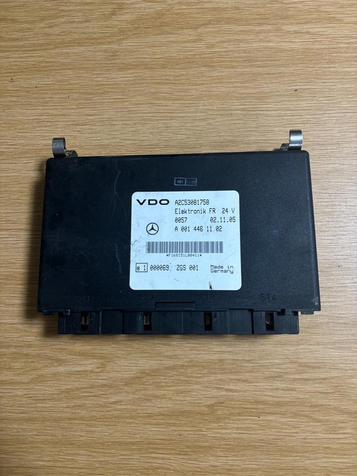 Mercedes VDO Elektronik FR Steuergerät A0014461102 - ECU - Teherautó: 1 kép. Mercedes VDO Elektronik FR Steuergerät A0014461102 - ECU - Teherautó: 1 kép.