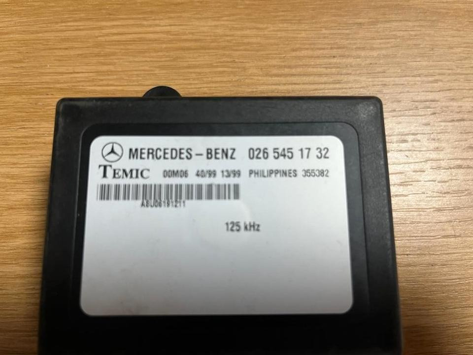 Mercedes VITO W638 Steuergerät Wegfahrsperre 0265451732 - ECU - Teherautó: 2 kép. Mercedes VITO W638 Steuergerät Wegfahrsperre 0265451732 - ECU - Teherautó: 2 kép.