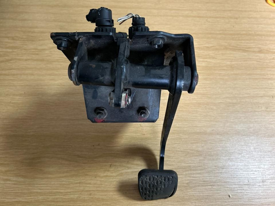 Wabco Bremssteuerventil 4800010050 - Fékszelep - Teherautó: 2 kép. Wabco Bremssteuerventil 4800010050 - Fékszelep - Teherautó: 2 kép.