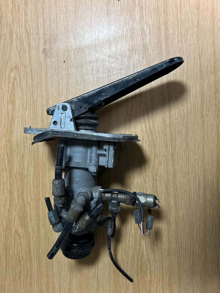 Wabco Bremsventil 4613180260 - Fékszelep - Teherautó: 1 kép. Wabco Bremsventil 4613180260 - Fékszelep - Teherautó: 1 kép.