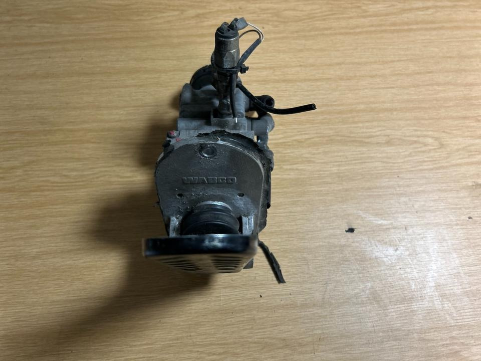 Wabco Bremsventil 4613180260 - Fékszelep - Teherautó: 3 kép. Wabco Bremsventil 4613180260 - Fékszelep - Teherautó: 3 kép.