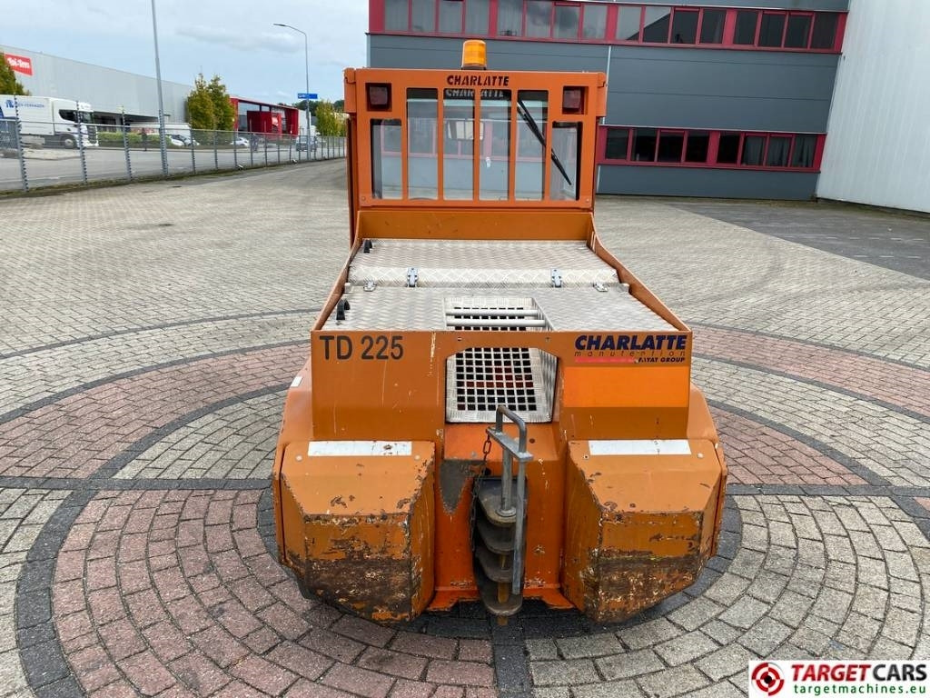 Charlatte TD225 Diesel Tow Truck Tractor 18T capacity - Elektromos vontató: 5 kép. Charlatte TD225 Diesel Tow Truck Tractor 18T capacity - Elektromos vontató: 5 kép.