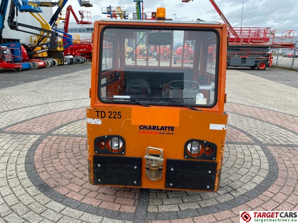 Charlatte TD225 Diesel Tow Truck Tractor 18T capacity - Elektromos vontató: 2 kép. Charlatte TD225 Diesel Tow Truck Tractor 18T capacity - Elektromos vontató: 2 kép.