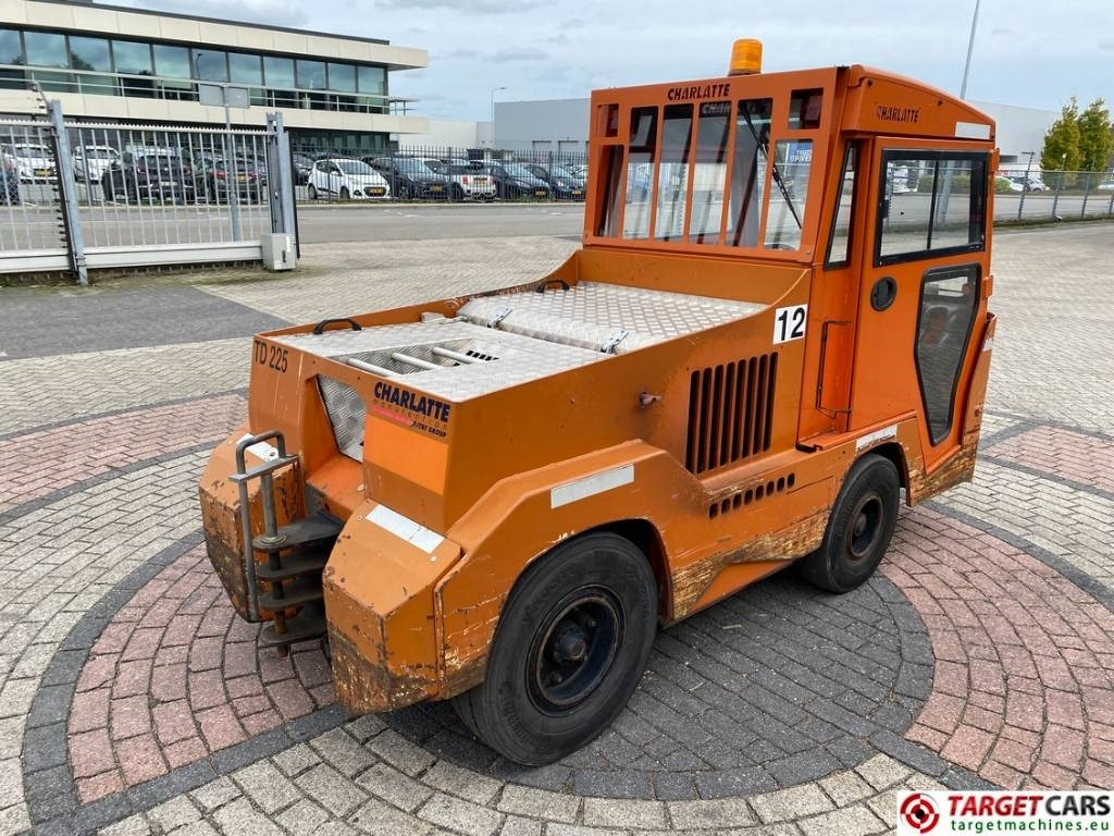 Charlatte TD225 Diesel Tow Truck Tractor 18T capacity - Elektromos vontató: 4 kép. Charlatte TD225 Diesel Tow Truck Tractor 18T capacity - Elektromos vontató: 4 kép.