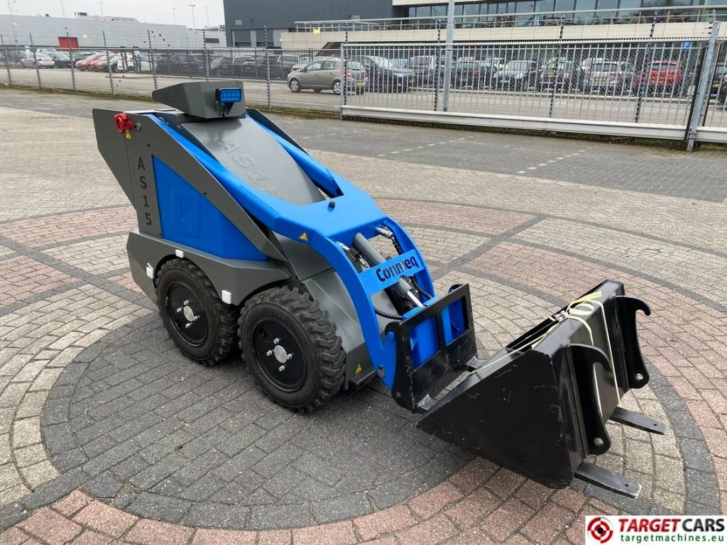 Conmeq AS15 Mini Skid Steer Loader 4x4 Electric - Mini homlokrakodó: 2 kép. Conmeq AS15 Mini Skid Steer Loader 4x4 Electric - Mini homlokrakodó: 2 kép.